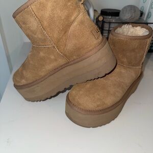 Ugg Platform Mini (Women’s 6)